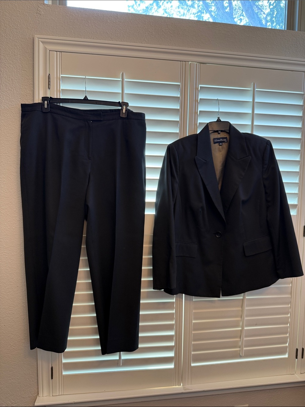 Evan Picone Classic Black Women's Pant Suit - Two Piece